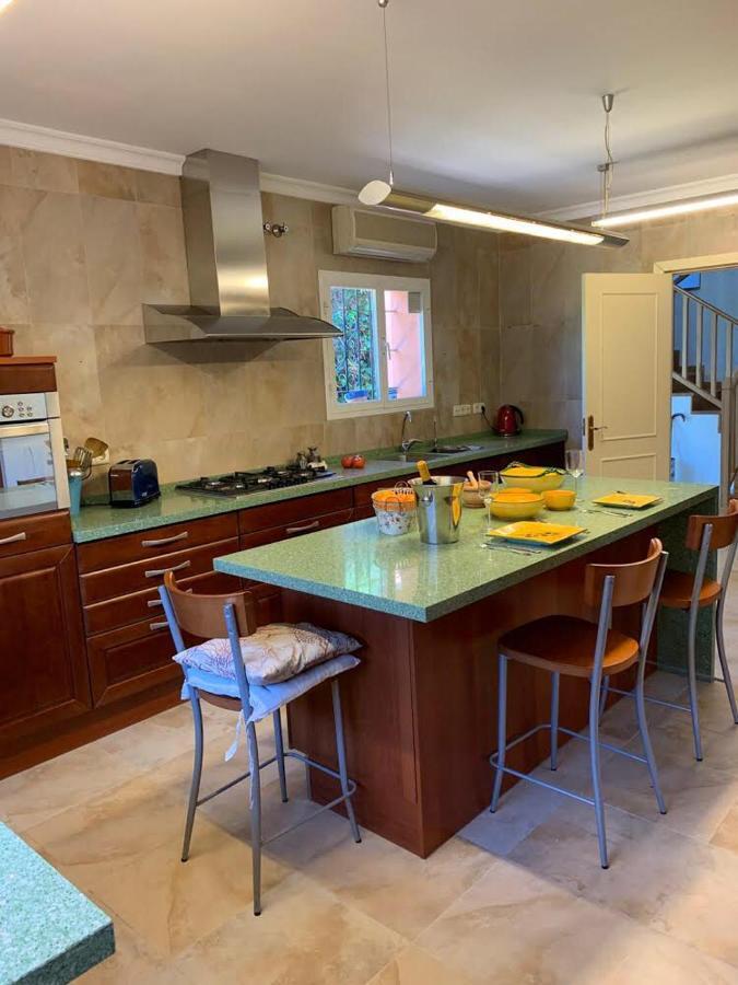 Con Piscina A 50 M De La Playa . * Marbella